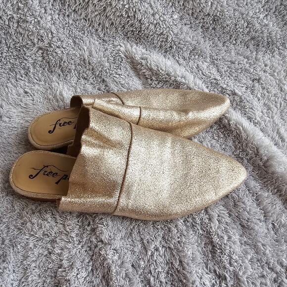 Free People Women's Sienna Metallic Ruffle Leather Slip On Mule Flat Size 7 Gold - Picture 5 of 6